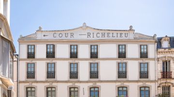 COUR RICHELIEU
